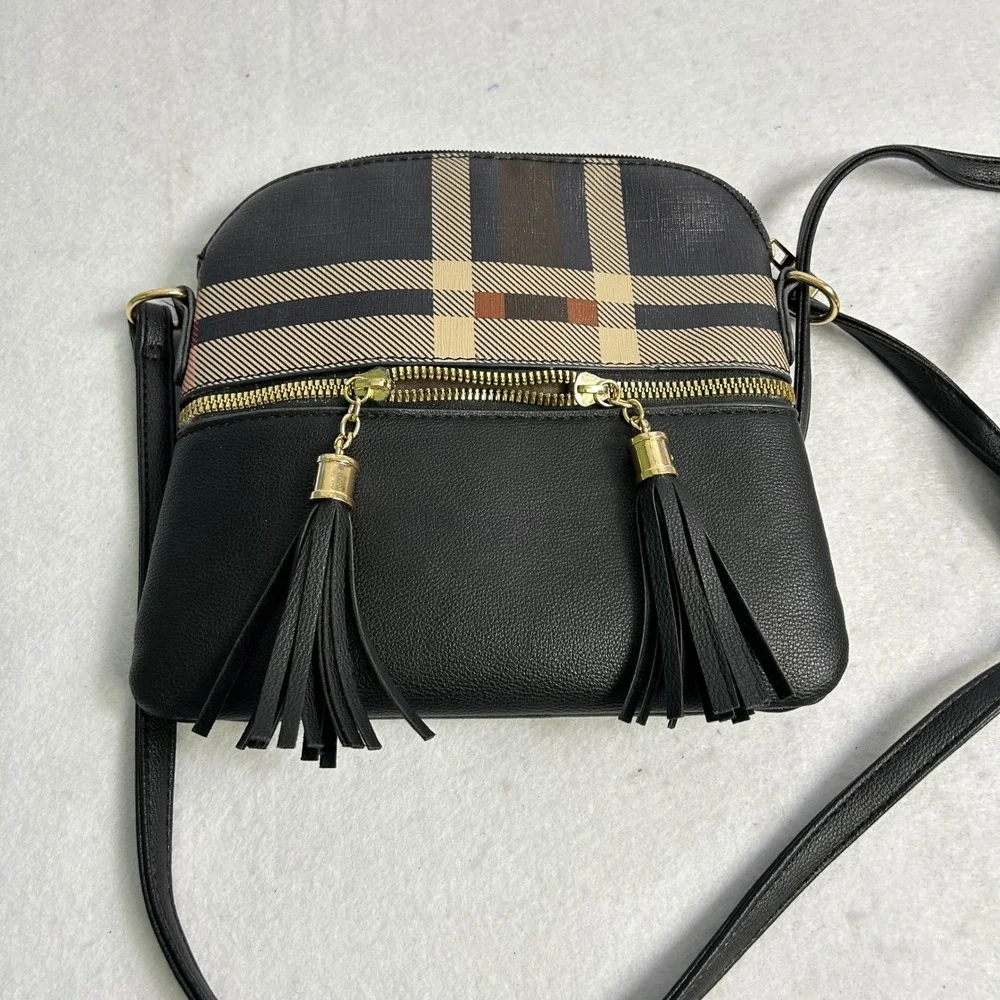 Preppy Plaid Unbranded Womens Small Black Crossbody Bag Tassel Zip Faux Leather‎